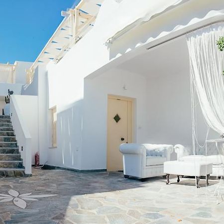 The White Suites Adamantas  Bagian luar foto