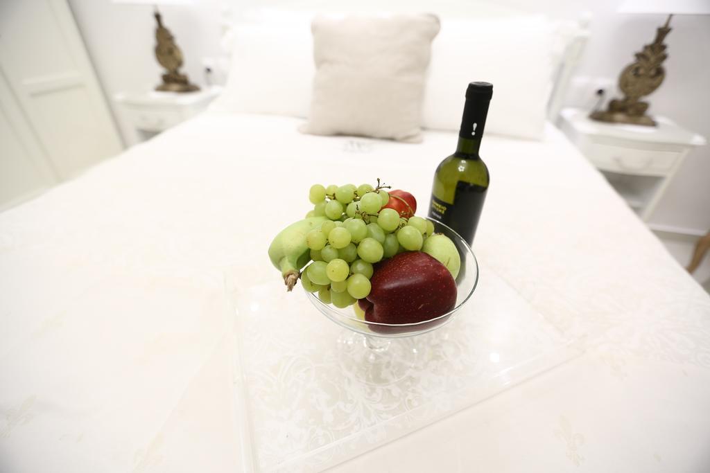 The White Suites Adamantas  Bagian luar foto