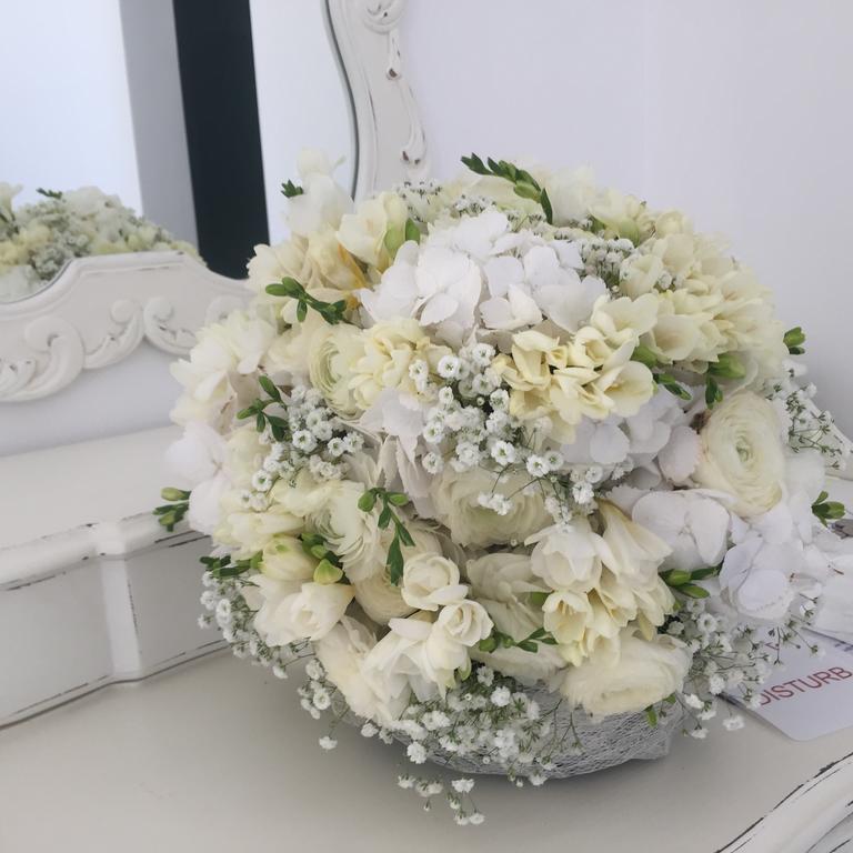 The White Suites Adamantas  Bagian luar foto