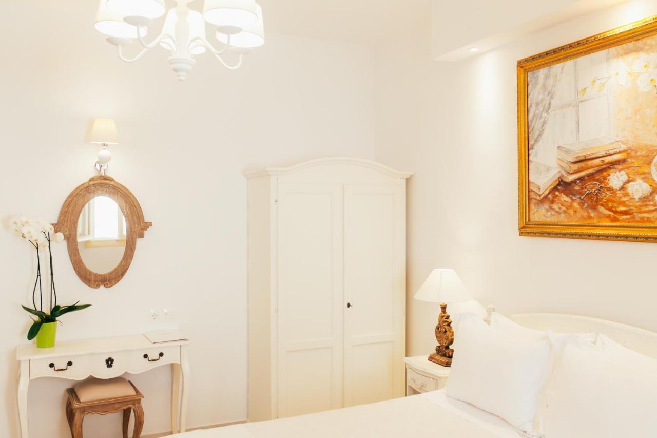 The White Suites Adamantas  Bagian luar foto