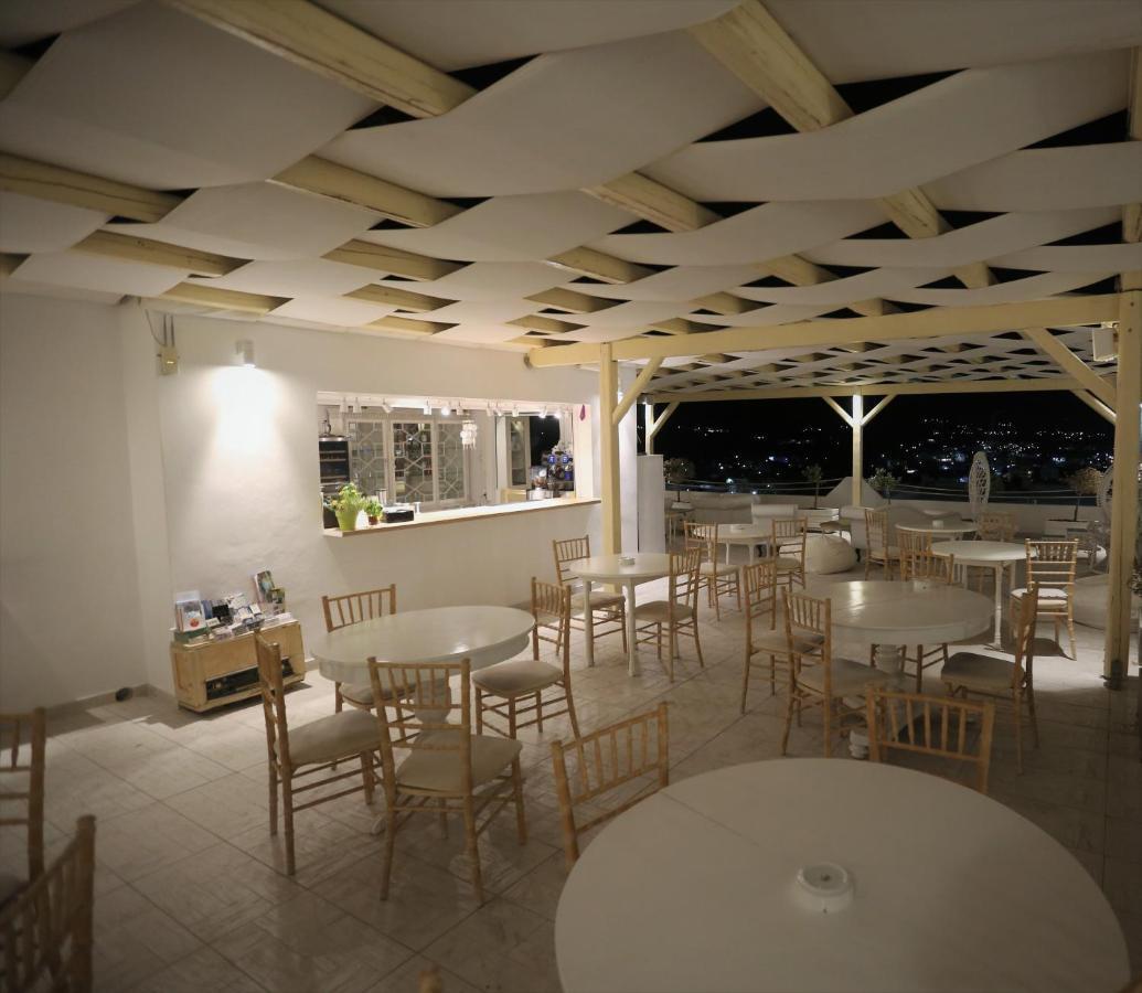 The White Suites Adamantas  Bagian luar foto