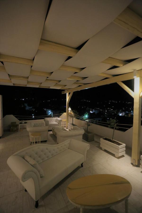 The White Suites Adamantas  Bagian luar foto
